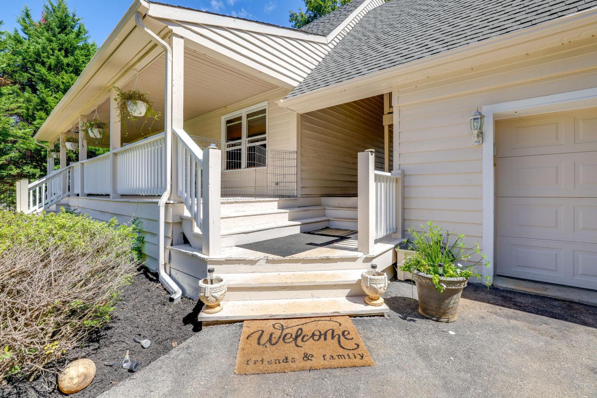 Smith Mountain Lake Retreat With Private Beach! Huddleston المظهر الخارجي الصورة
