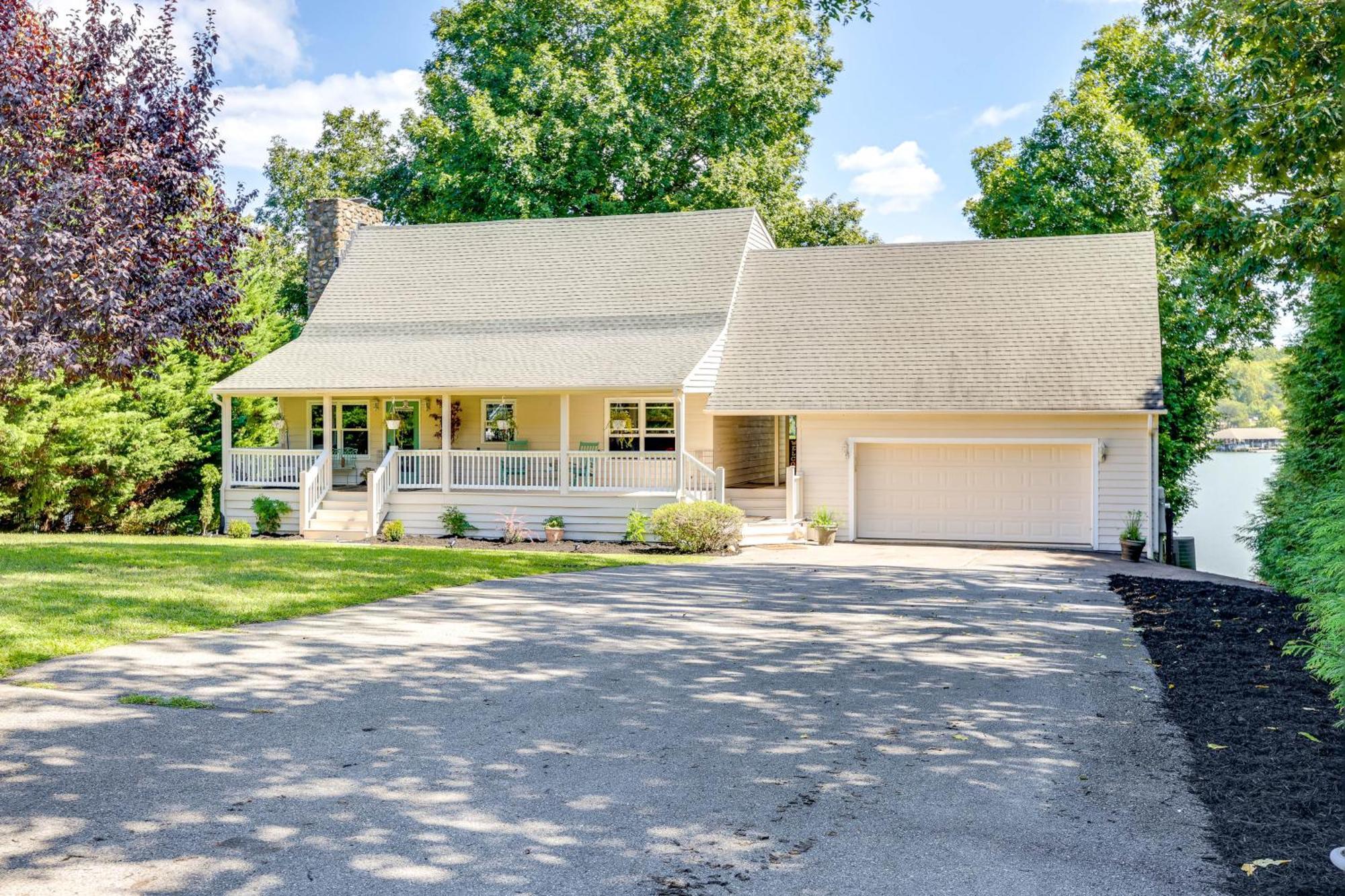 Smith Mountain Lake Retreat With Private Beach! Huddleston المظهر الخارجي الصورة