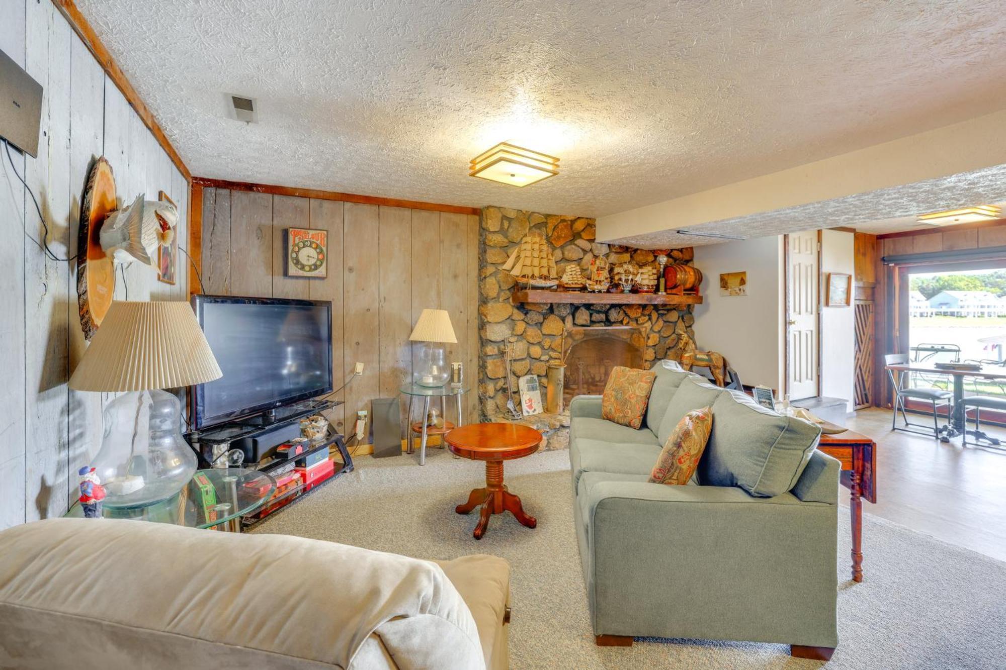 Smith Mountain Lake Retreat With Private Beach! Huddleston المظهر الخارجي الصورة