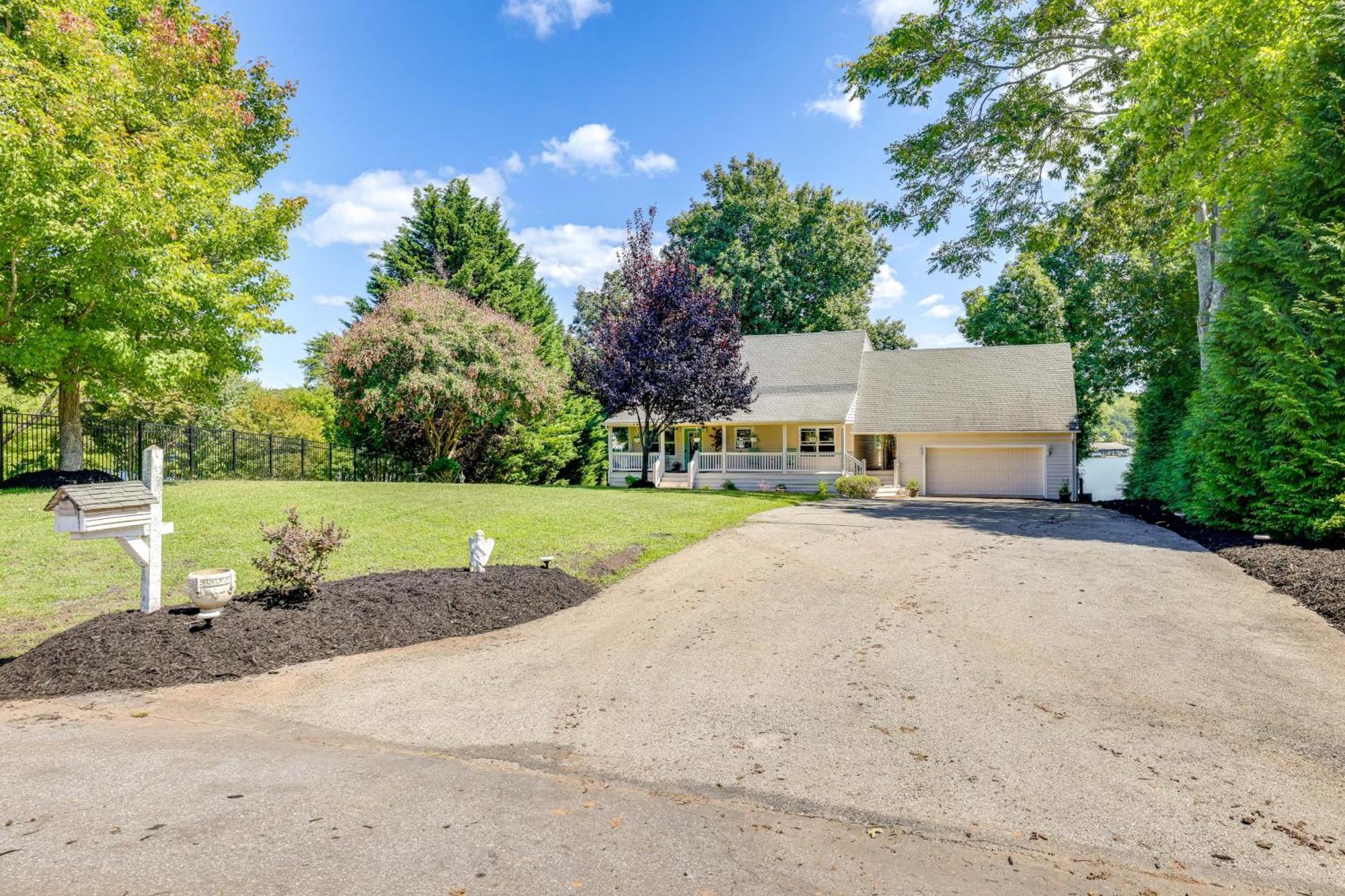 Smith Mountain Lake Retreat With Private Beach! Huddleston المظهر الخارجي الصورة